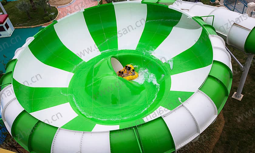 浙江宁波大目湾阿拉的海水上乐园巨兽碗