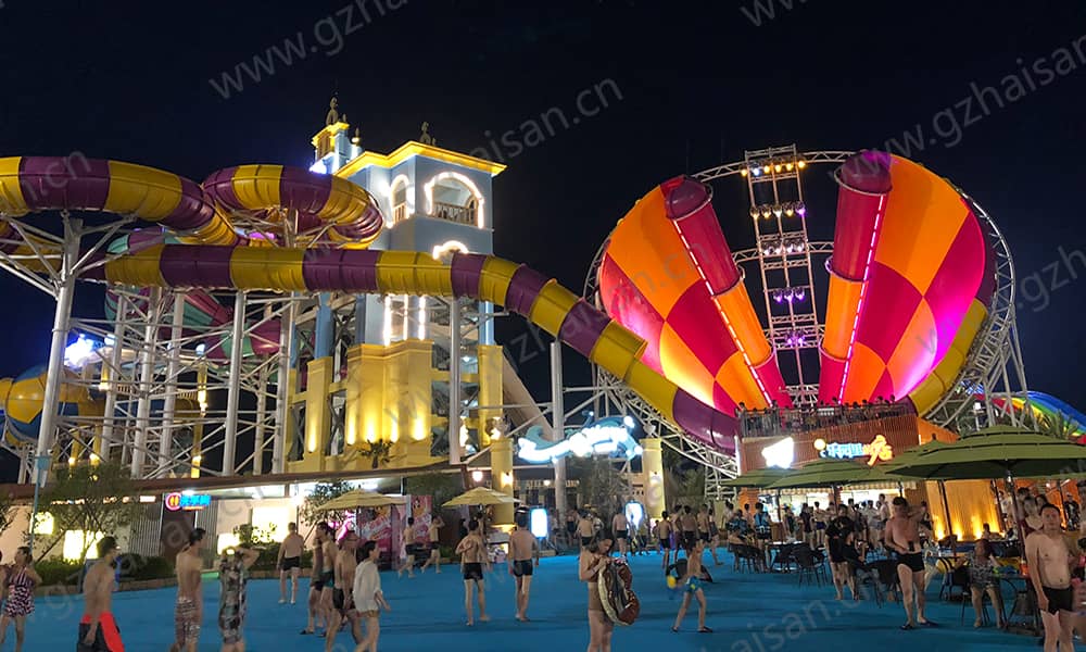 光与电完美结合的水上乐园设备投入运行