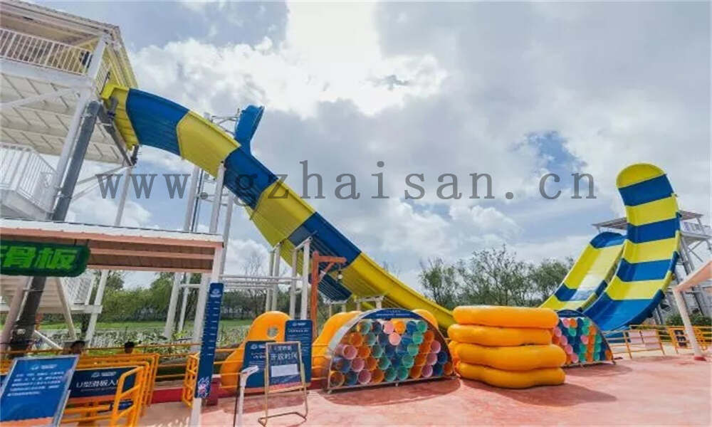 水上游乐场设备大揭秘