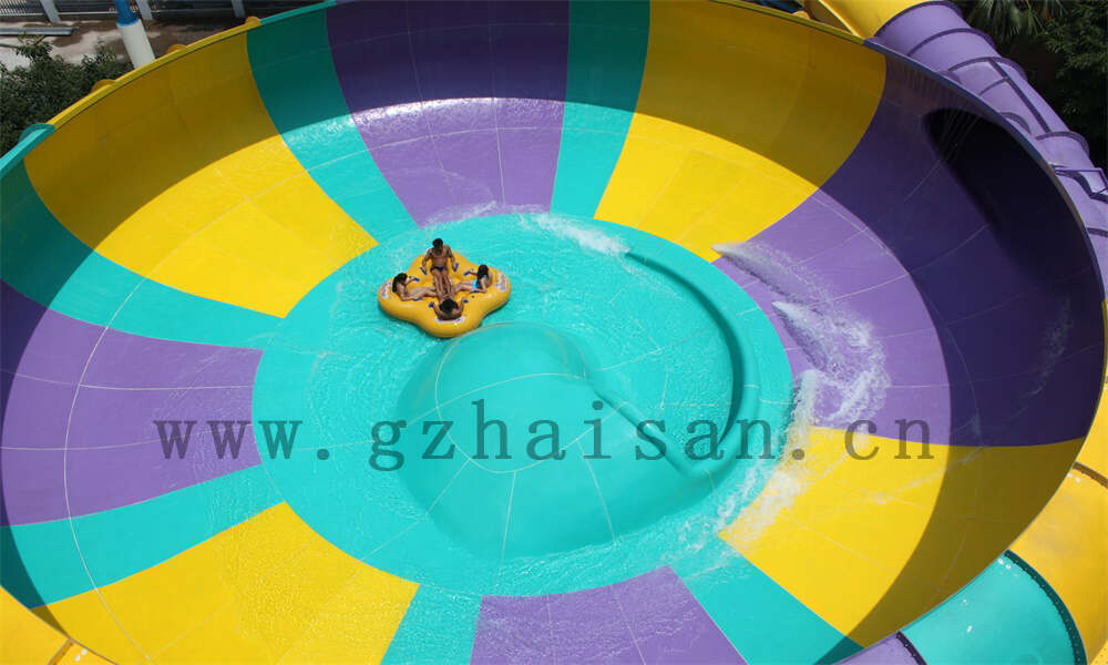 水上游乐设备厂家：打造欢乐水上世界