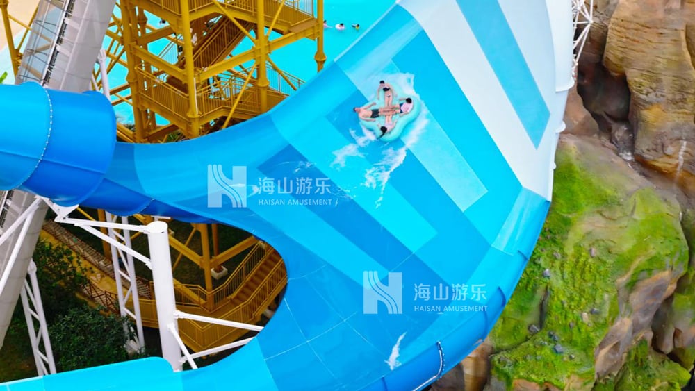 双重风暴，极致竞速——星际盘旋+巨浪翻滚组合引爆水乐园刺激体验